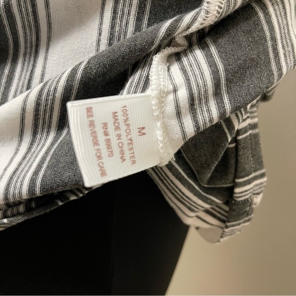 Eden & Olivia Grey and White Striped Buttoned Down Quarter Sleeve Top Medium - Picture 8 of 8